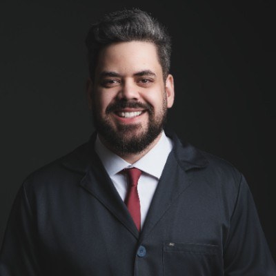Retrato profissional do Dr. Guilherme Carlos Leandro